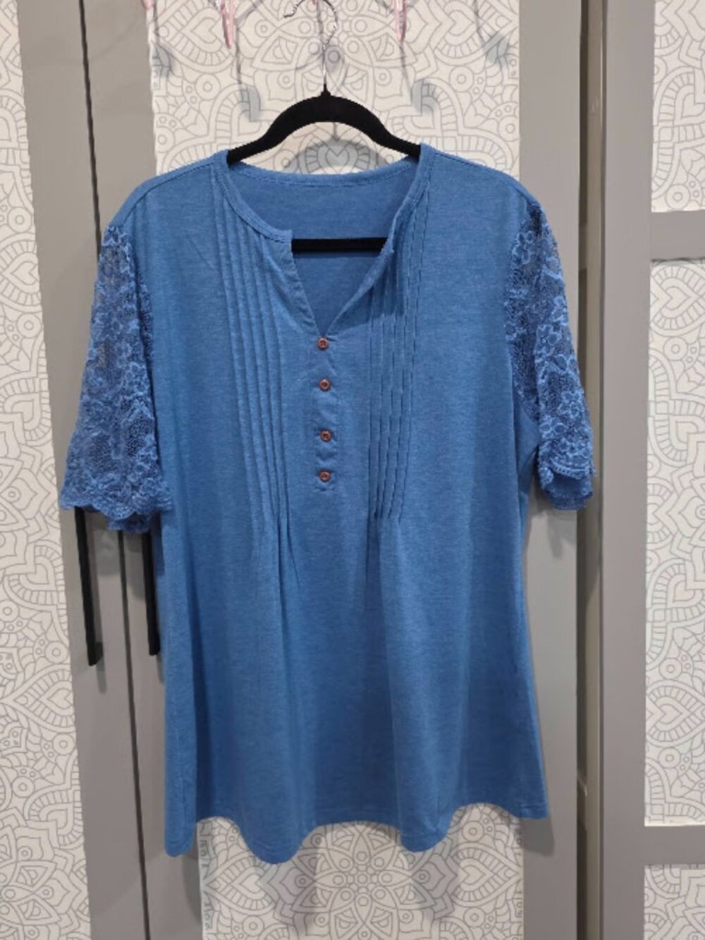 Pleated V-neck Blue Casual Top With Lace Half Sleeves, Size XL
